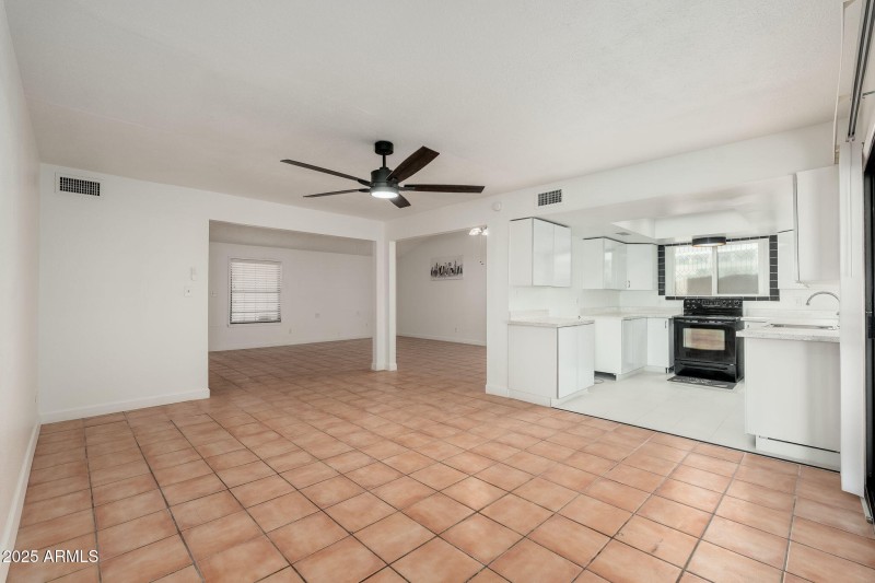 8902 W Columbus Ave - 011