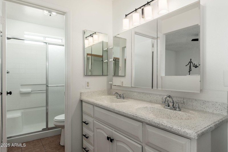 8902 W Columbus Ave - 016