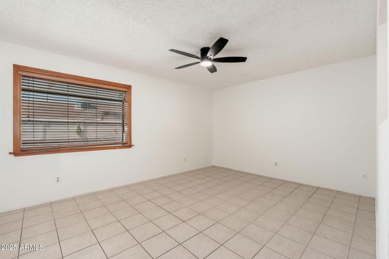 8902 W Columbus Ave - 017