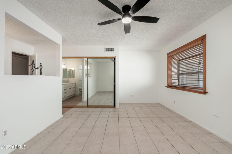 8902 W Columbus Ave - 018