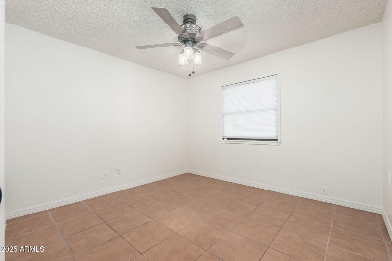 8902 W Columbus Ave - 020