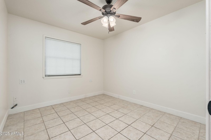 8902 W Columbus Ave - 022