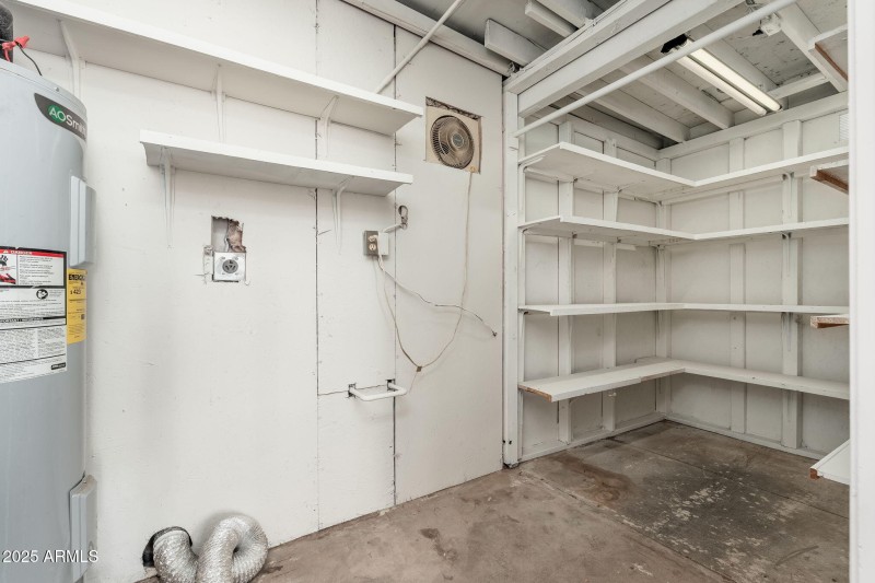 8902 W Columbus Ave - 024