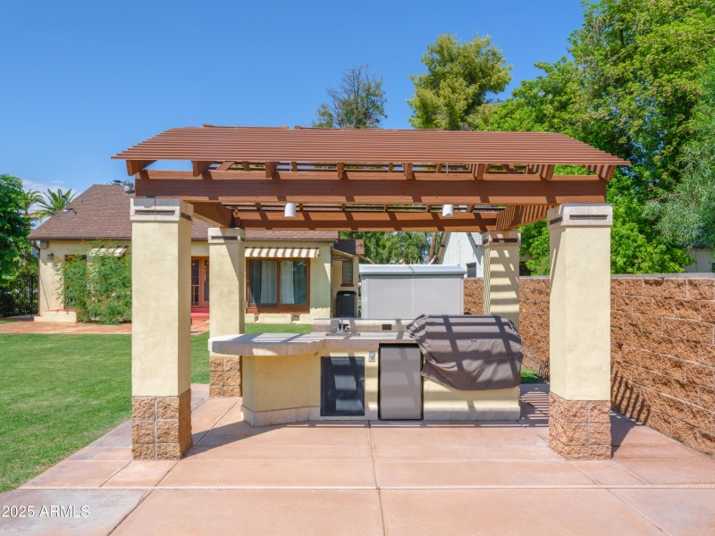 Outdoor Kitchen