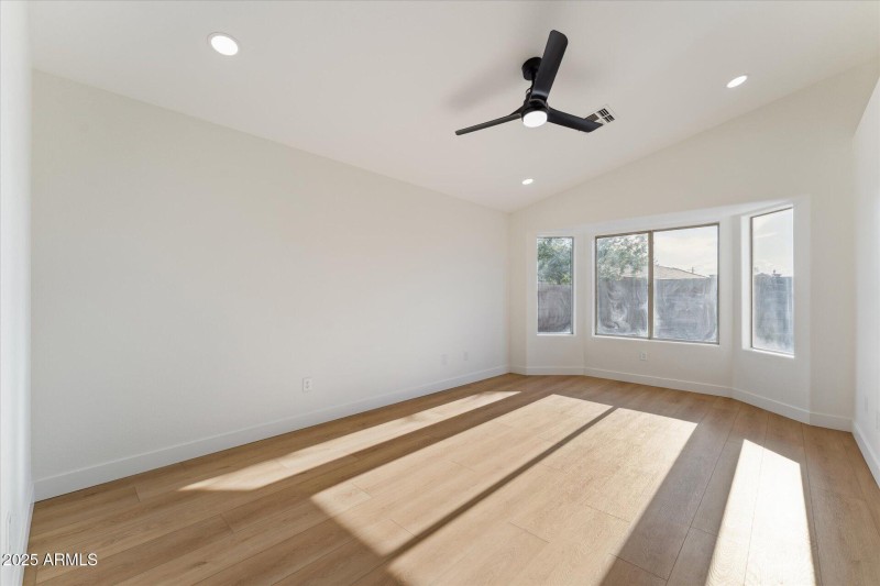 13-013-primary-bedroom