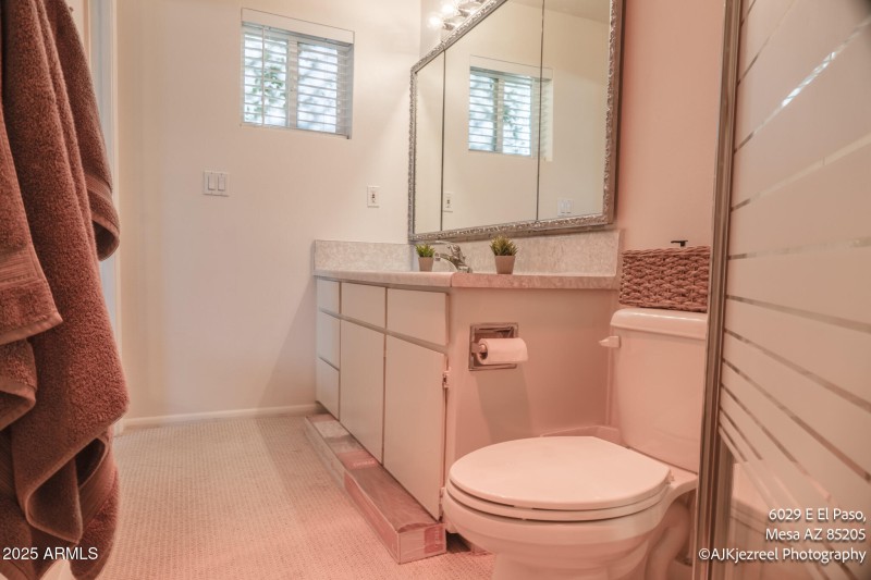 6029 E EL PASO Mbath