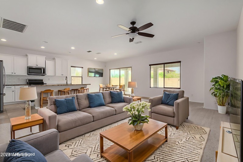 ca5d3db7bb050fccab374ef152ccaf27 - Livin