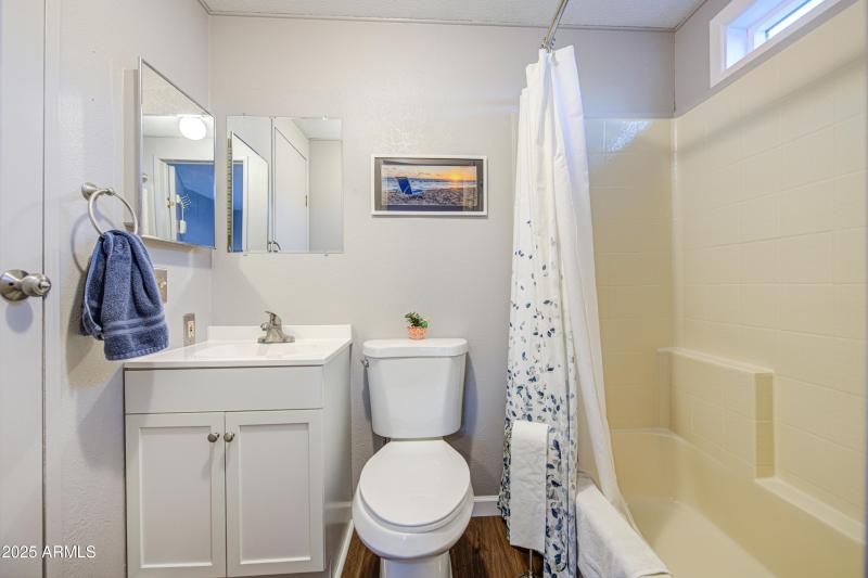 Bathroom_2-pic_2[1]