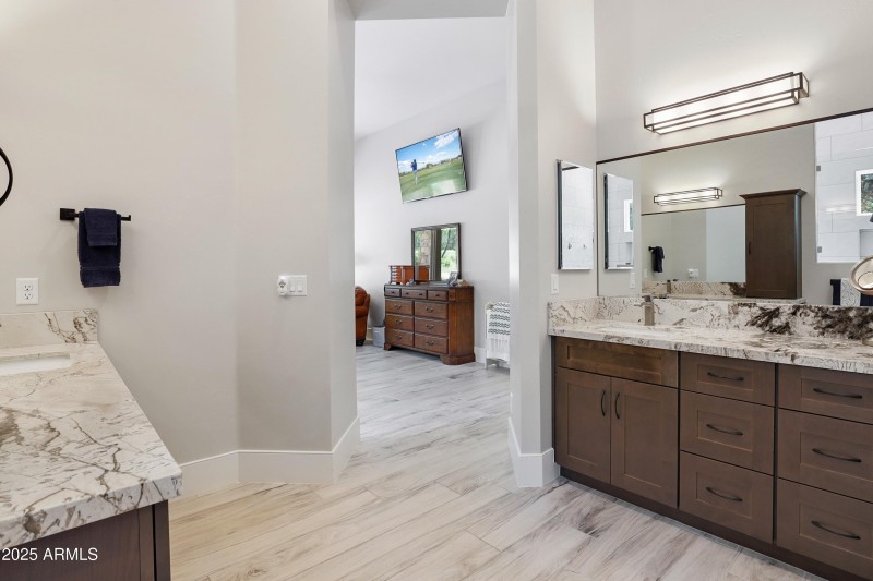 bedroom man ensuite 2