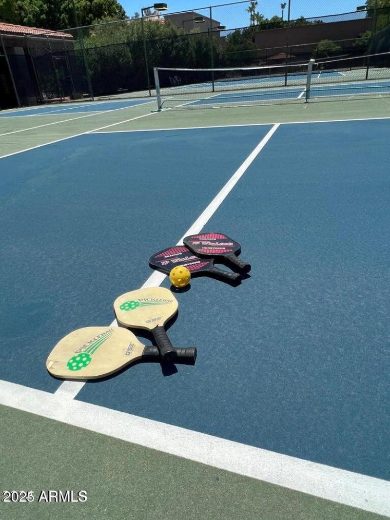 TENNIS & PICKLE BALL COURTS