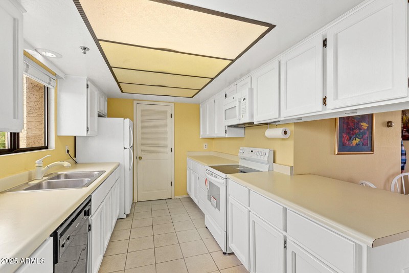 KITCHEN HAS NEW APPLIANCES