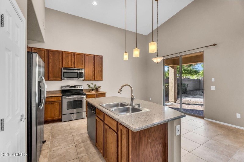 13-web-or-mls-2546 E San Rafael Trail -1