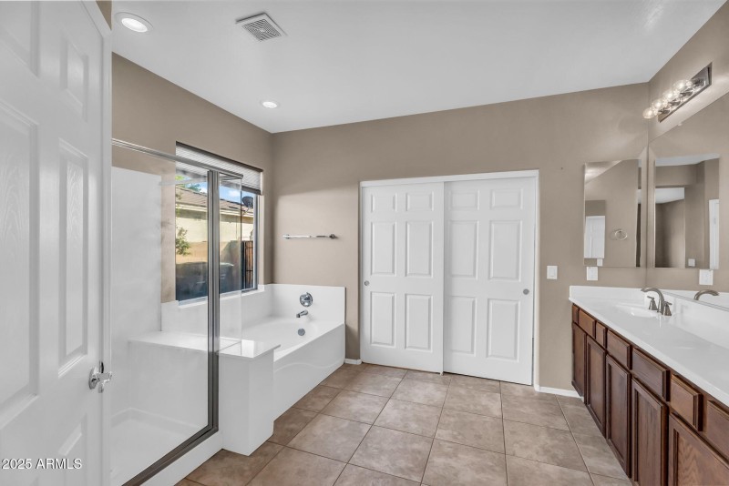 19-web-or-mls-2546 E San Rafael Trail -1