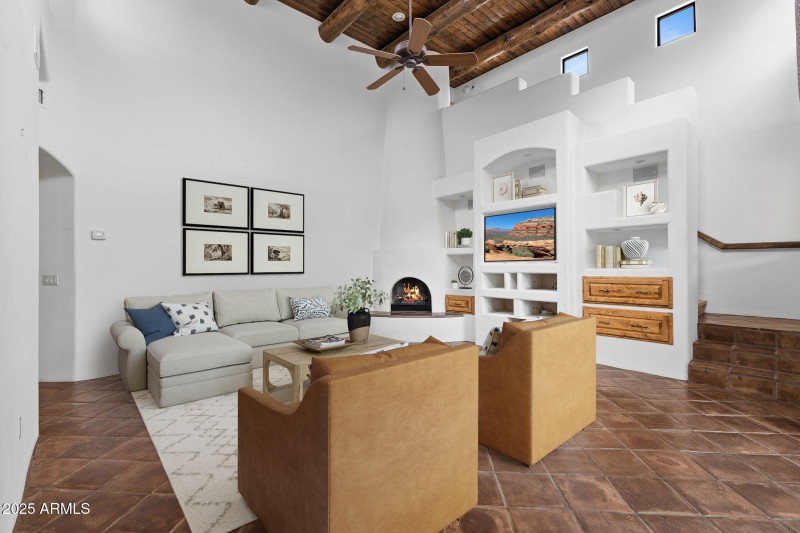 48-web-or-mls-10040-e-happy-valley-rd-36