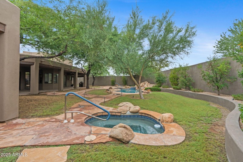 36-web-or-mls-10040-e-happy-valley-rd-36