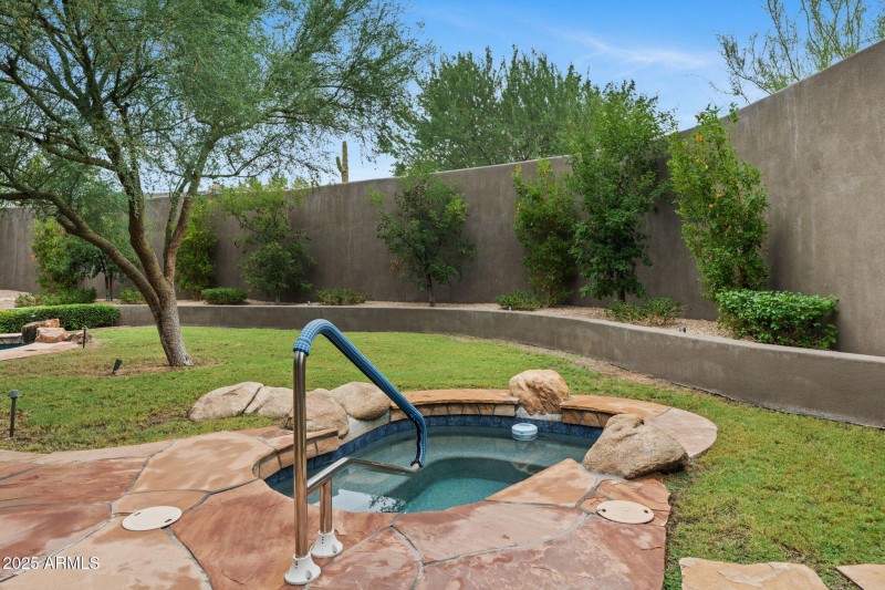 35-web-or-mls-10040-e-happy-valley-rd-36