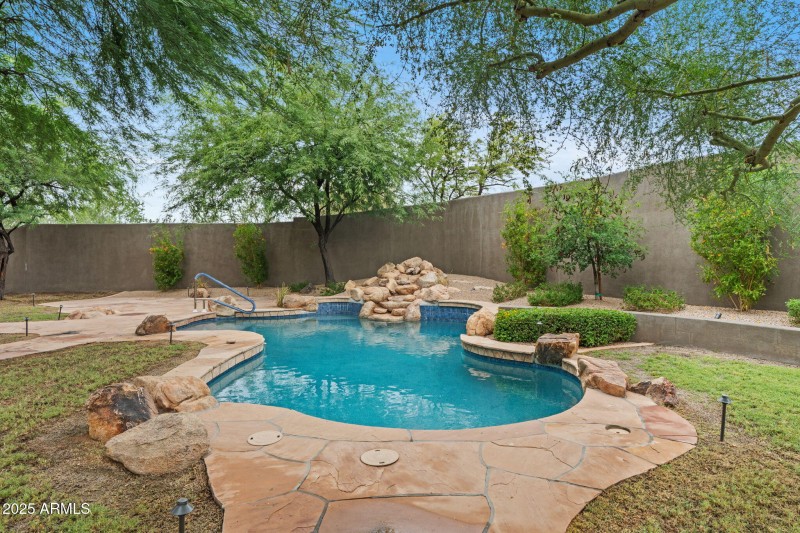 34-web-or-mls-10040-e-happy-valley-rd-36