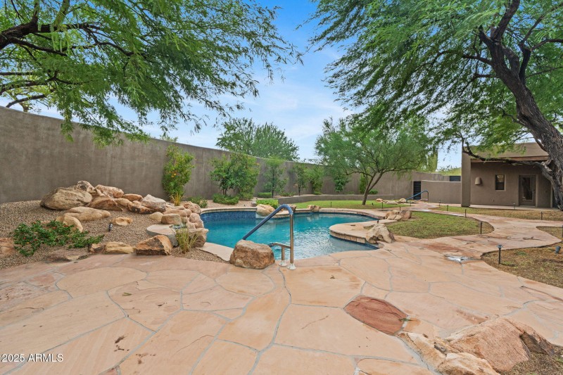 33-web-or-mls-10040-e-happy-valley-rd-36