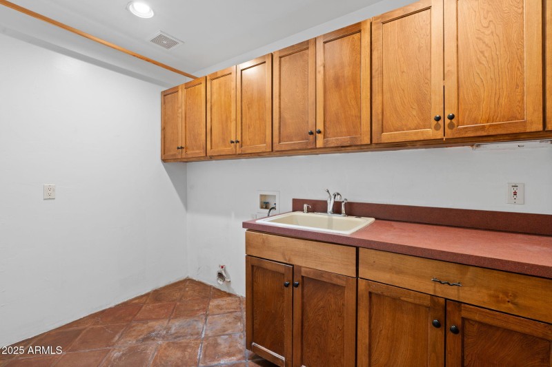 32-web-or-mls-10040-e-happy-valley-rd-36