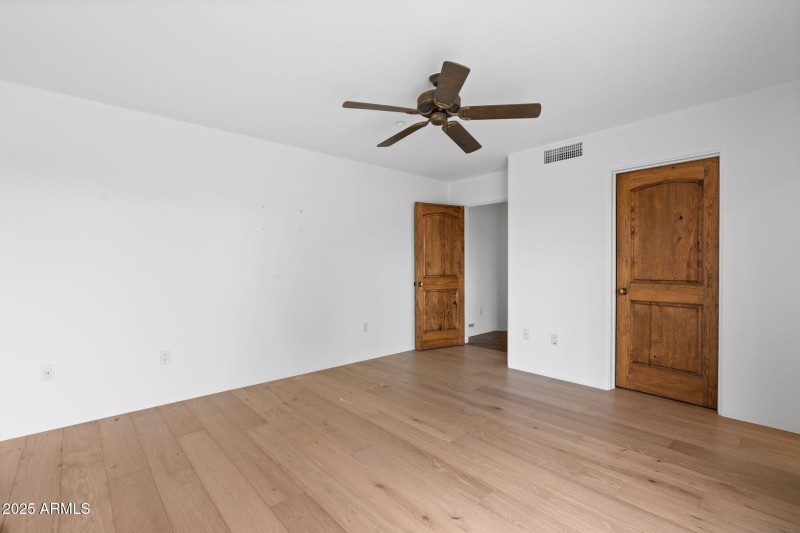 30-web-or-mls-10040-e-happy-valley-rd-36