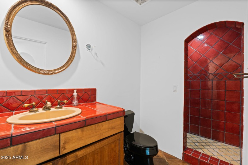 28-web-or-mls-10040-e-happy-valley-rd-36