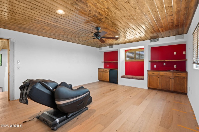 26-web-or-mls-10040-e-happy-valley-rd-36