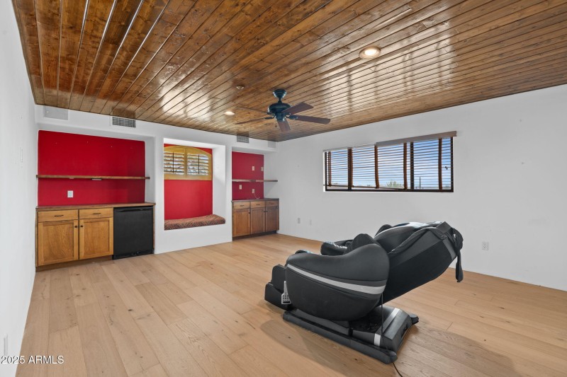 25-web-or-mls-10040-e-happy-valley-rd-36