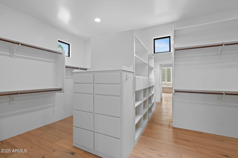 24-web-or-mls-10040-e-happy-valley-rd-36