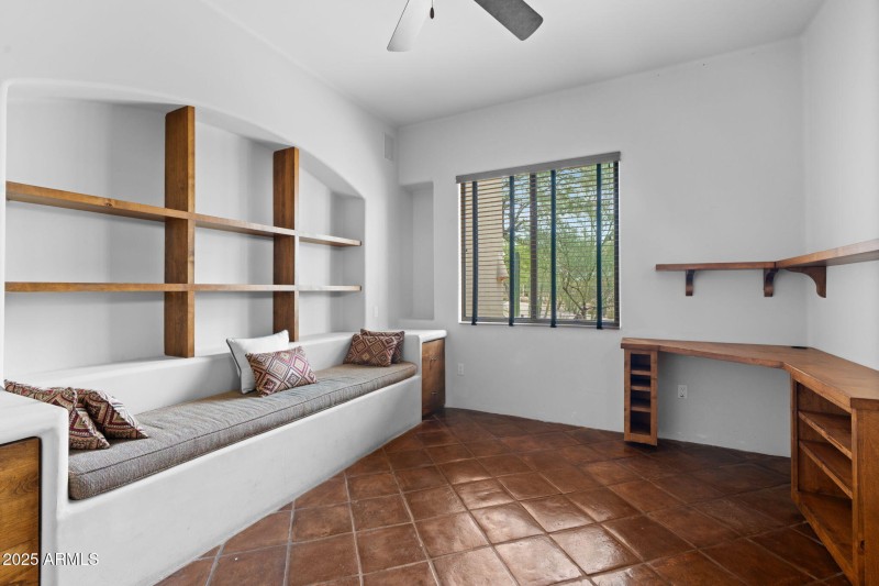 23-web-or-mls-10040-e-happy-valley-rd-36