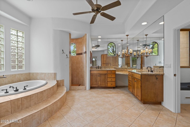 20-web-or-mls-10040-e-happy-valley-rd-36