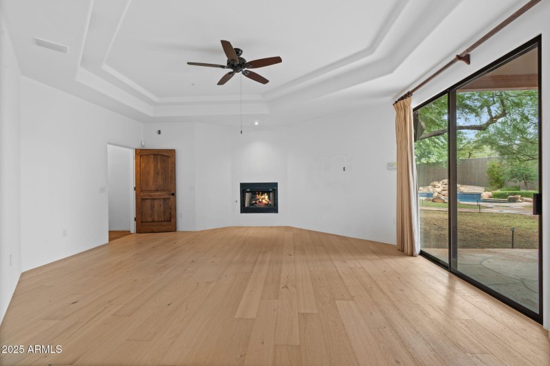 18-web-or-mls-10040-e-happy-valley-rd-36