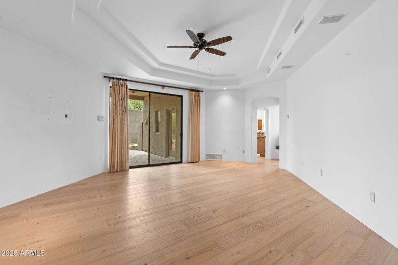 17-web-or-mls-10040-e-happy-valley-rd-36