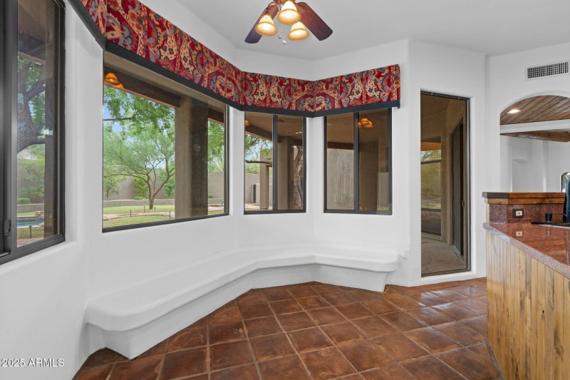 15-web-or-mls-10040-e-happy-valley-rd-36