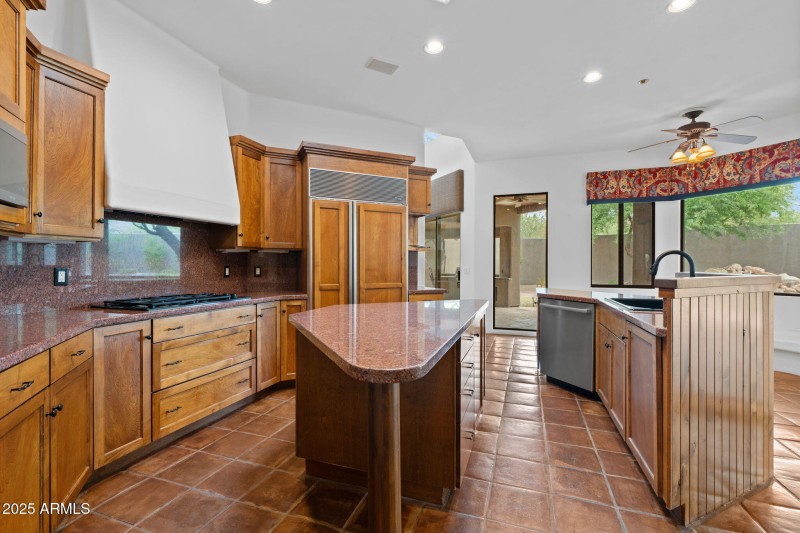 13-web-or-mls-10040-e-happy-valley-rd-36