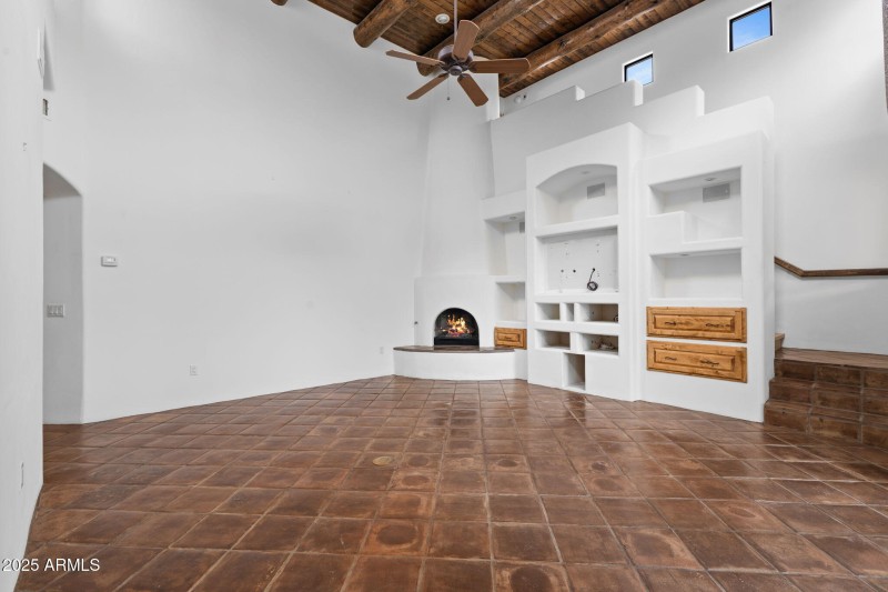 10-web-or-mls-10040-e-happy-valley-rd-36