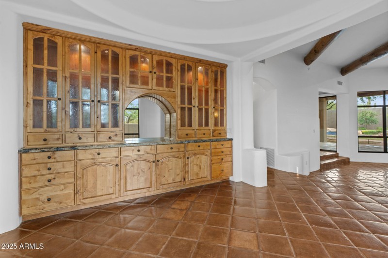 7-web-or-mls-10040-e-happy-valley-rd-365