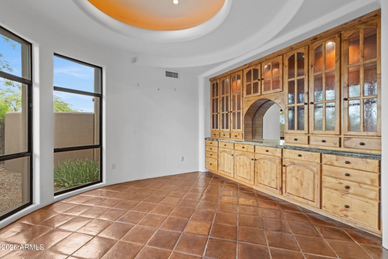 6-web-or-mls-10040-e-happy-valley-rd-365