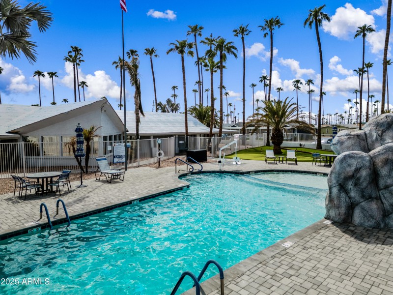 8-2929EMS-ocupix-Comm