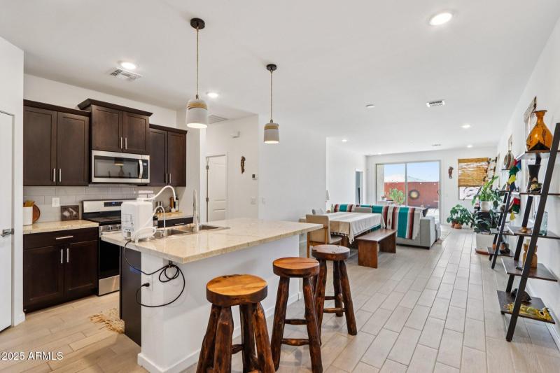 13-web-or-mls-W Sunland Dr-S0609-013