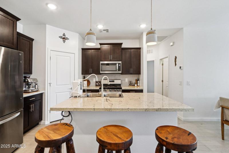 14-web-or-mls-W Sunland Dr-S0609-014