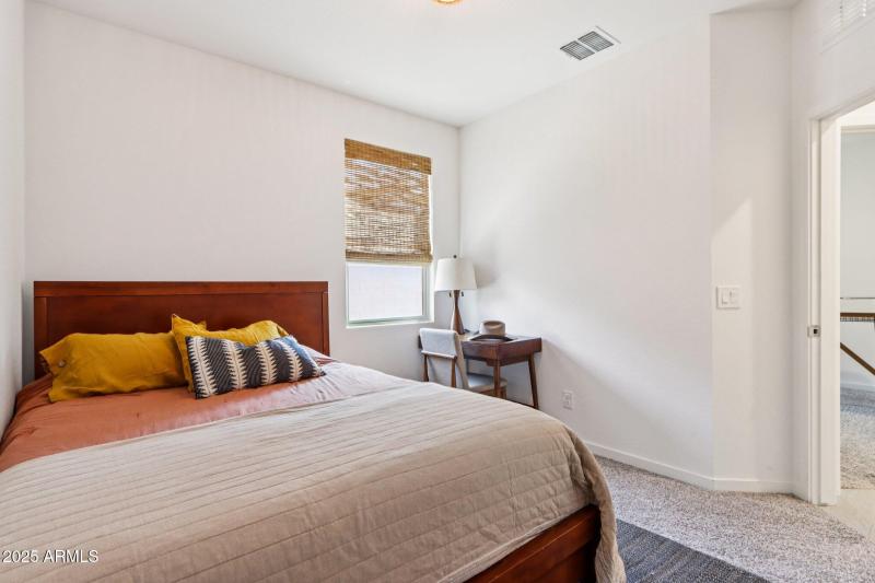 22-web-or-mls-W Sunland Dr-S0609-022