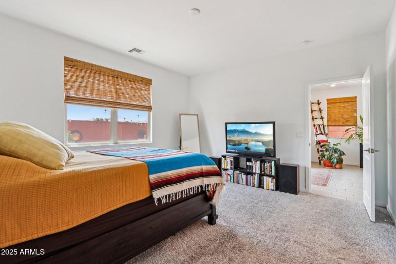 25-web-or-mls-W Sunland Dr-S0609-025