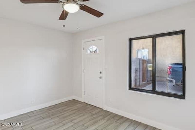 large-01991e3e-a655-73bc-a874-66e993521e