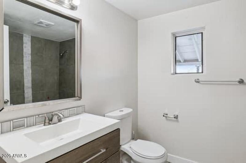 large-01991e3e-af84-72df-a92c-7e7476376e