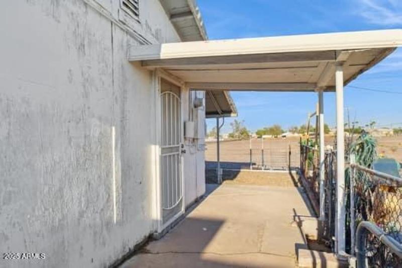 large-01991e3e-b969-7177-82e1-68bc02a8d0