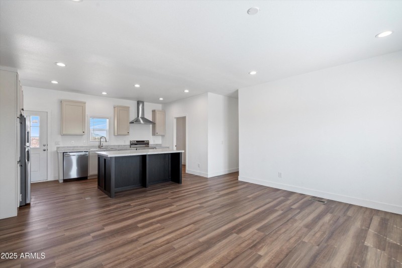 09-Family Room to Kitchen