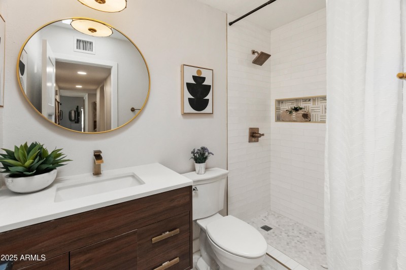 3rd-bathroom-next-to-4th-bedroom-modern-