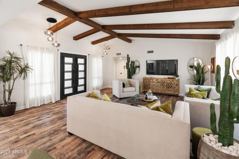 Large-living-room-vaulted-ceilings-with-