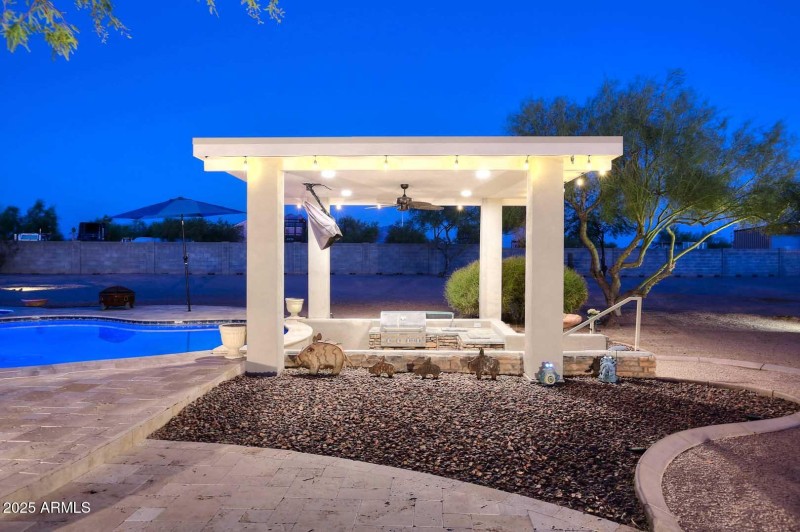 Night-Ramada-BBQ Grill