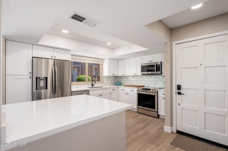 Kitchen - Full with Island